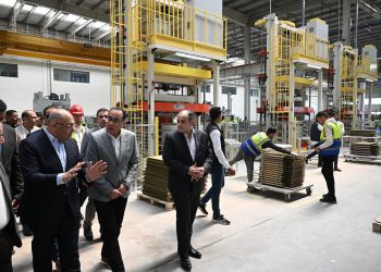 PM starts inspection tour of factories in 10th of Ramadan city