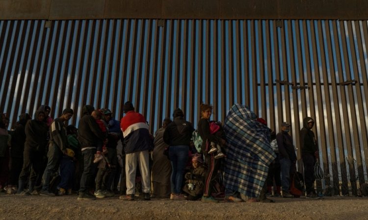 US court keeps Texas border security law on hold in win for Biden 1 - Egyptian Gazette