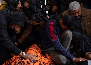 Heavy fighting rages around Gaza’s biggest hospital as Israel raids it for 2nd day