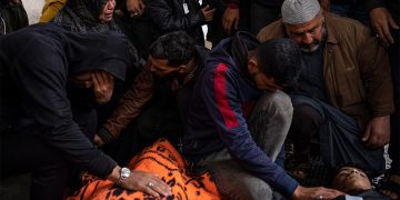 Heavy fighting rages around Gaza’s biggest hospital as Israel raids it for 2nd day 1 - Egyptian Gazette Heavy fighting rages around Gaza’s biggest hospital as Israel raids it for 2nd day