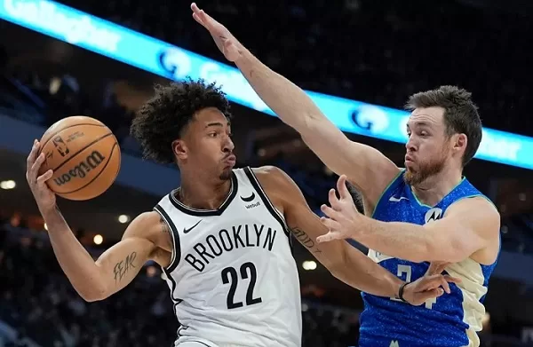 Bucks hold off Nets 115-108 1 - Egyptian Gazette Brooklyn Nets' Jalen Wilson (L) passes around Milwaukee Bucks' Pat Connaughton during their NBA basketball game in Milwaukee.