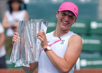 Swiatek swats aside Sakkari for Indian Wells