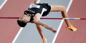 Kerr shatters high jump record