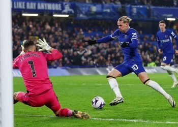 EPL: Chelsea survives late scare