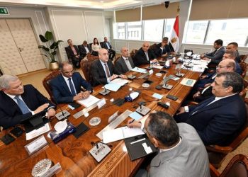 Military production, housing ministers confer on implementation of “Decent Life” projects