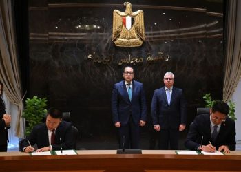 PM attends inking of deal to build flat glass plant in Sokhna