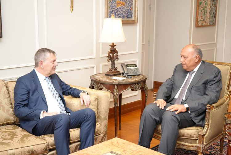 Foreign Minister Sameh Shoukri during his meeting on Monday with UNRWA Commissioner-General Philippe Lazzarini.