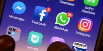 Most teens report feeling happy when they go without smartphones