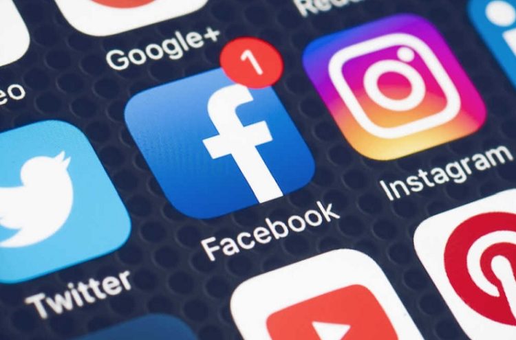 Social media forces British royal family to adapt 2 - Egyptian Gazette Social media forces British royal family to adapt 1 - Egyptian Gazette