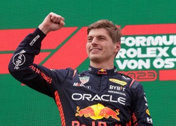 Verstappen beats Leclerc in Bahrain