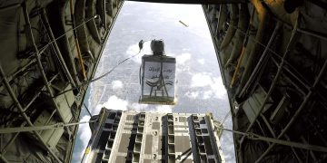 Egypt, UAE air forces drop food, relief aid on north Gaza Strip 1 - Egyptian Gazette Egypt, UAE air forces drop food, relief aid on north Gaza Strip