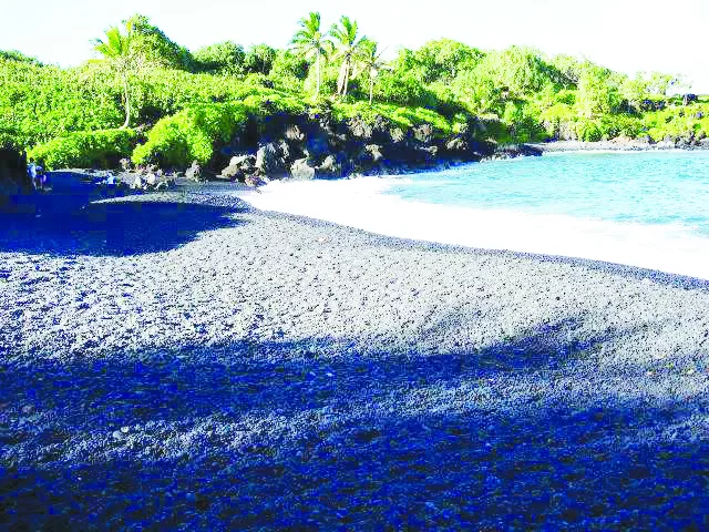 Tapping into massive black sand reserves 2 - Egyptian Gazette Tapping into massive black sand reserves 1 - Egyptian Gazette