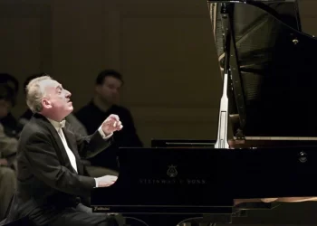 Acclaimed Italian pianist Maurizio Pollini dies at age 82