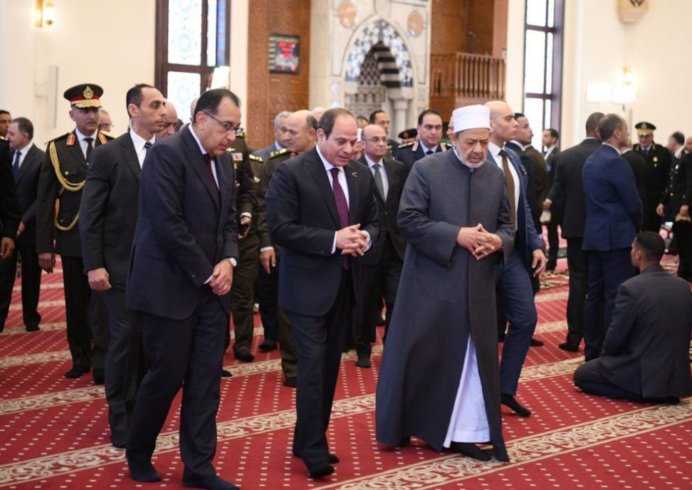 President performs Friday prayers 4 - Egyptian Gazette President performs Friday prayers 3 - Egyptian Gazette
