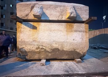 SCA starts moving coffin unearthed in Qalyubia for restoration