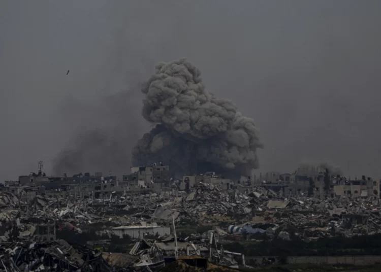 Israel launches fresh raid on Gaza al-Shifa hospital 2 - Egyptian Gazette Israel launches fresh raid on Gaza al-Shifa hospital 1 - Egyptian Gazette