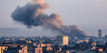 Israeli warplanes carry out intense airstrikes on residential neighborhoods in Khan Yuins 1 - Egyptian Gazette Israeli warplanes carry out intense airstrikes on residential neighborhoods in Khan Yuins