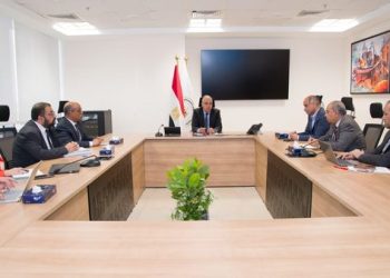 Irrigation minister discusses feasibility study on improving water management resources at canals