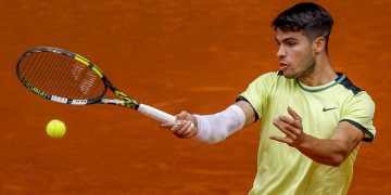 Alcaraz passes test of fire in Madrid