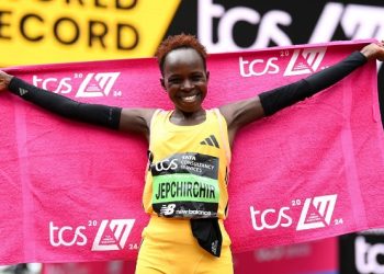 Peres crushes world record in London