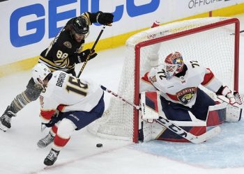 Bruins outlast Panthers 3-2
