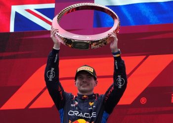 Verstappen dominates Chinese GP