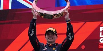 Verstappen dominates Chinese GP