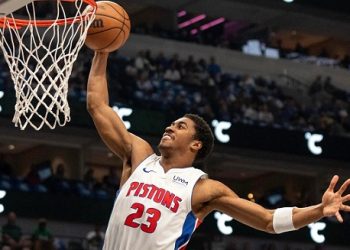 Lakers stun Grizzlies 123-120