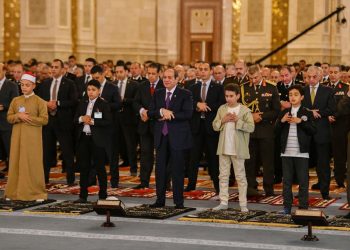President Sisi performs Eid al-Fitr prayer at Grand Mosque