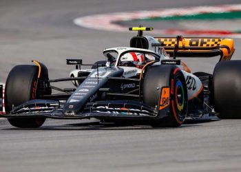 Norris takes China Grand Prix sprint pole