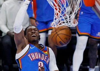 Jokic leads Nuggets past Lakers in Game 3