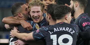 Man City stays on course for EPL title