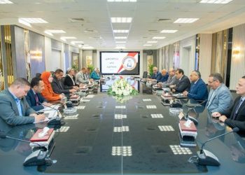 Military production min. discusses projects on MSW management system