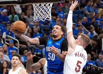 Magic defeats Cavaliers 121-83