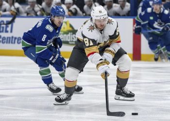 Canucks stun Knights 4-3