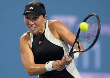 Pegula reaches Charleston semi-finals