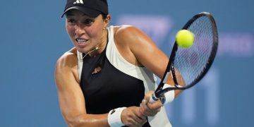 Pegula reaches Charleston semi-finals