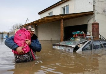 Russian city calls for mass evacuations due to rapidly rising flood waters