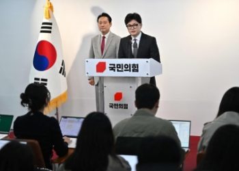 South Korea’s prime minister and top presidential officials offer to resign after election defeat