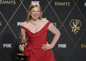 Sarah Jessica Parker, Sarah Snook, Andrew Scott vie for prizes at London’s Olivier theater awards