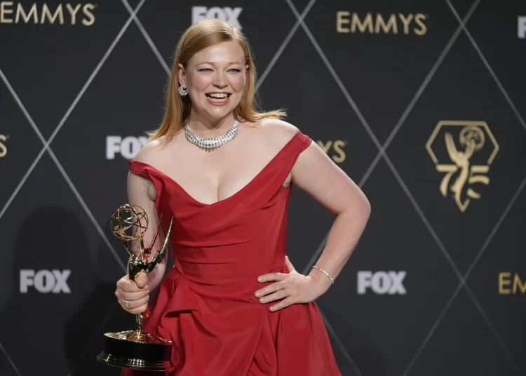 Sarah Jessica Parker, Sarah Snook, Andrew Scott vie for prizes at London’s Olivier theater awards 1 - Egyptian Gazette