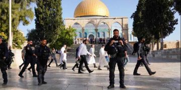 Hundreds of settlers storm Al Aqsa Mosque on 6th day of Passover
