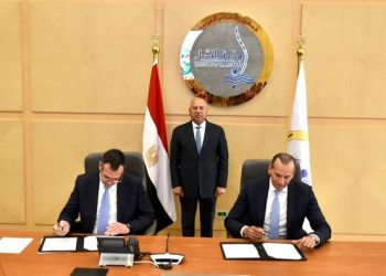 Transport min. witnesses inking of contract to implement superstructure actions of Tahya Masr 1 container station in Damietta Port
