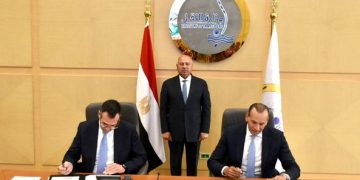 Transport min. witnesses inking of contract to implement superstructure actions of Tahya Masr 1 container station in Damietta Port