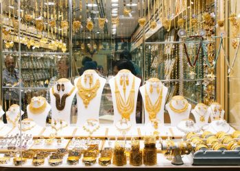 Local gold prices fall shrugging off world spike
