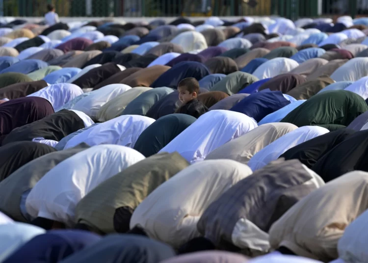 Muslims worldwide celebrate Eid al-Fitr, but the festivities are marred by the war in Gaza 1 - Egyptian Gazette