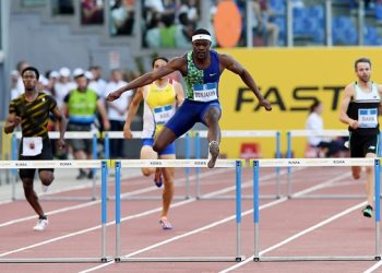 Benjamin clinches LA 400m hurdles
