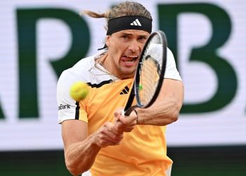 Djokovic, Zverev, Olga advance at French Open