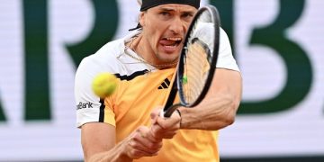 Djokovic, Zverev, Olga advance at French Open