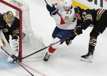 Stars beat Avalanche in Game 3